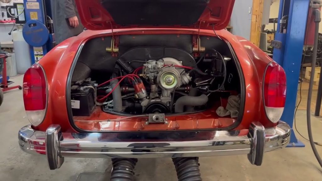 Youtube: Karmann Ghia 1972 – Fitzback Garage Voitures Anciennes(Voitures anciennes)