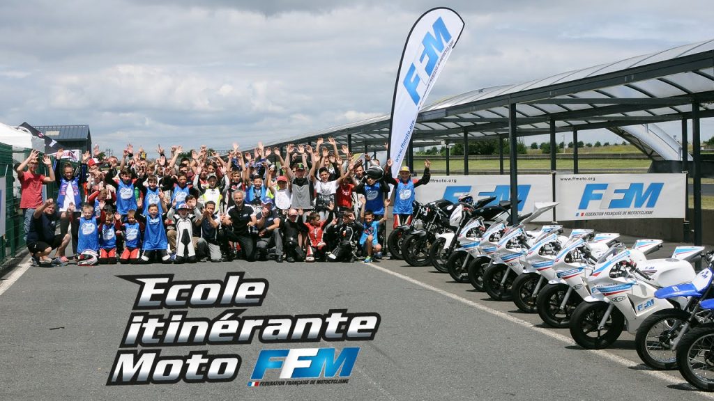 Youtube: Présentation de l’École Motocycliste Itinérante FFM(circuit montlhery moto)