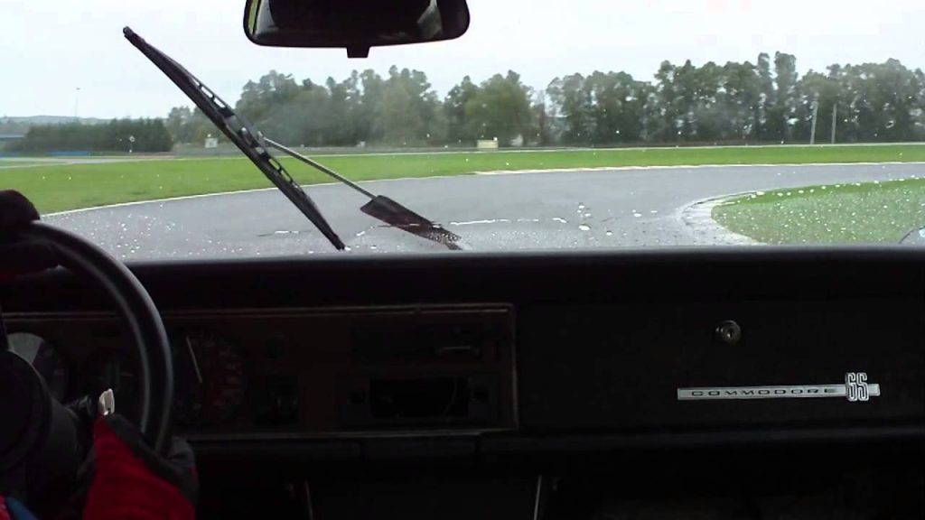 Youtube: SCCT à Magny Cours Club le 12 octobre 2013. mini rouge(circuit montlhery 12 octobre)