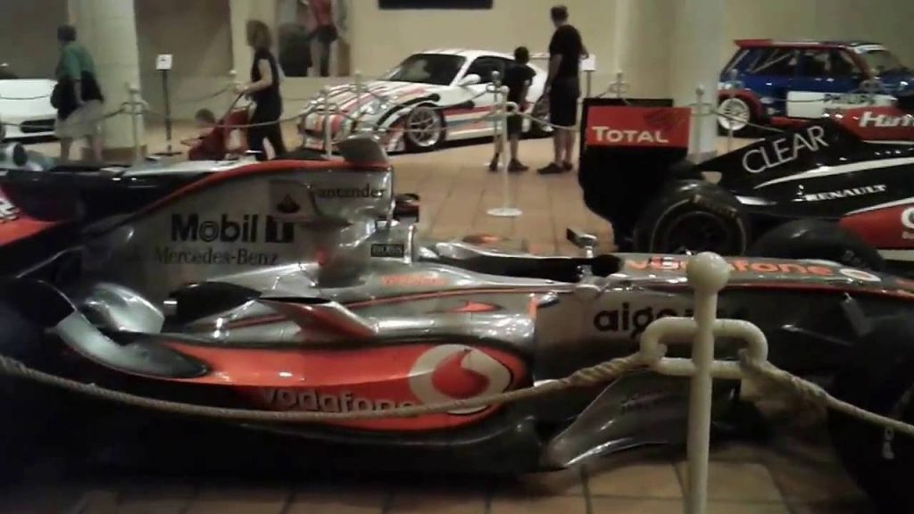 Youtube (Voitures anciennes suresnes): La collection de voitures anciennes