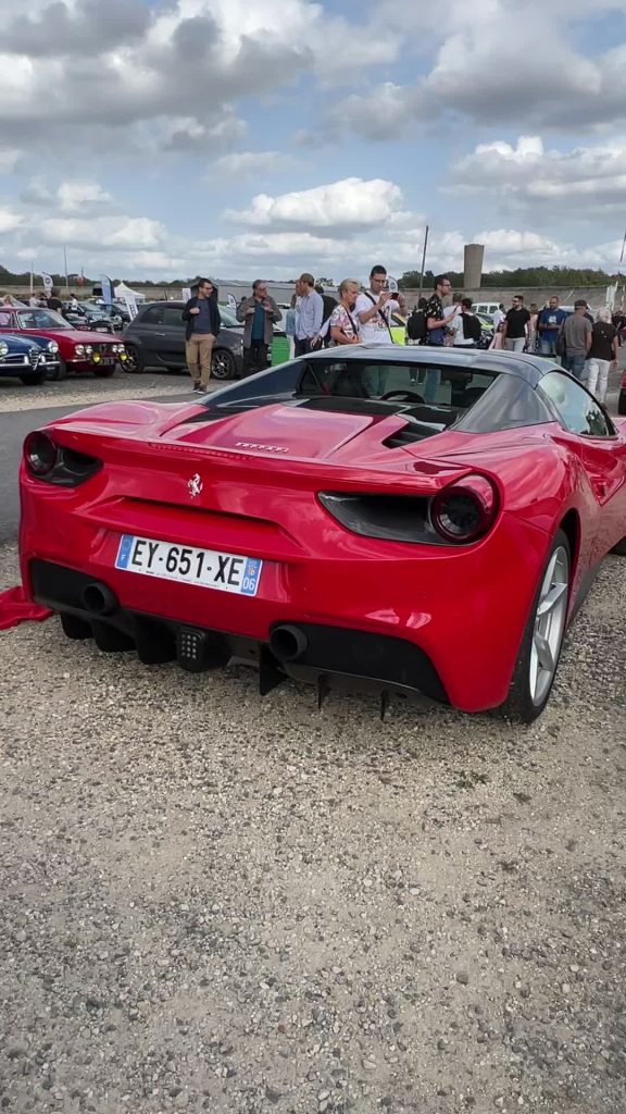 autodrome de linas-montlhéry, De toute beauté cette Ferrari 488 Spyder au toit noir, ma préférée du meeting… sur Tiktok
