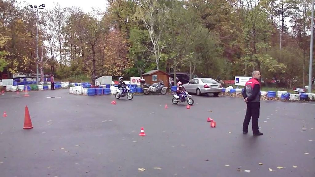 oceane decouverte moto cross circuit monneret 1 (Youtube)