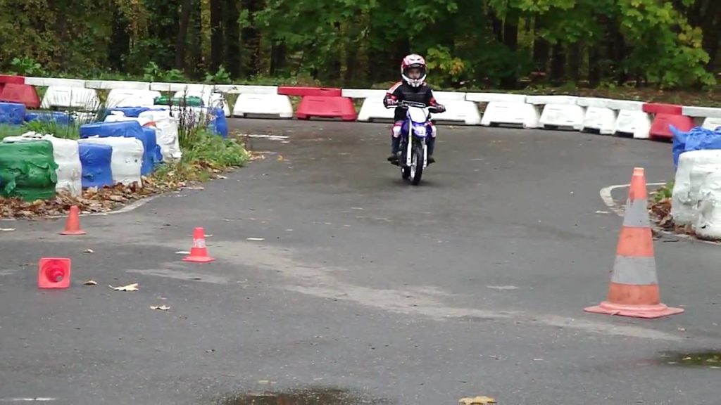 oceane decouverte moto cross circuit monneret 2 (Youtube)