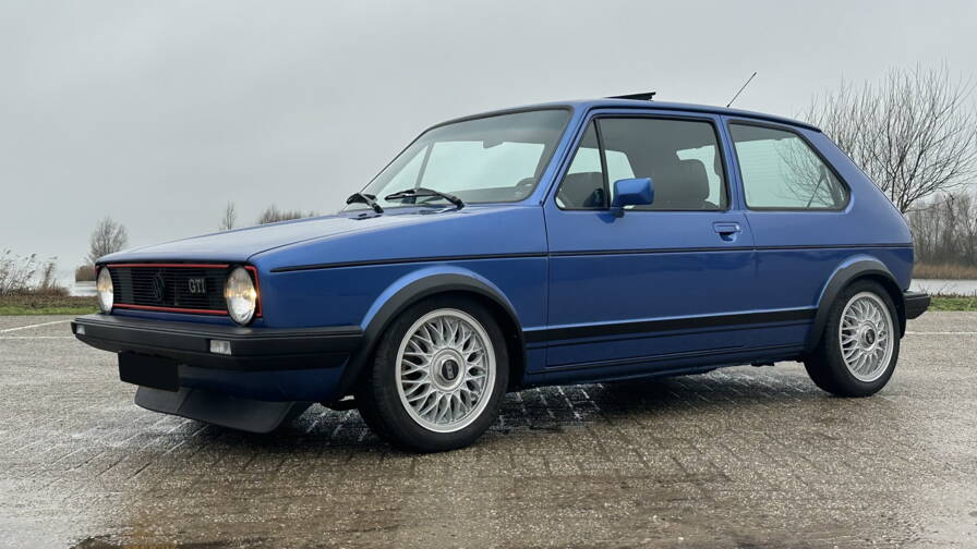 La Volkswagen Golf GTI 1800 (1983), mod&egrave;le tr&egrave;s recherch&eacute;, sera mise en vente aux ench&egrave;res par Artcurial ce week-end au salon R&eacute;tromobile. 
