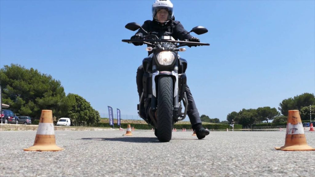 Metzeler et Easymonneret – Des pneumatiques et une formation pour votre sécurité en deux-roues. (circuit montlhery moto)