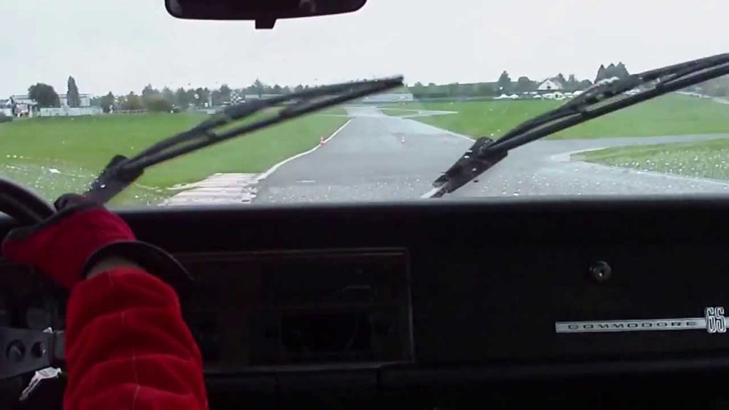 SCCT à Magny Cours Club le 12 octobre 2013. Rochdale & MGB (Youtube)