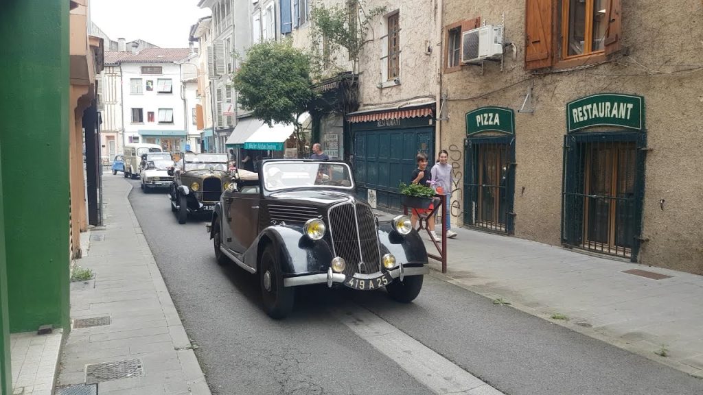 Voitures et mobylettes anciennes Autrefois le Couserans 3 août 2024 – Voitures anciennes, sur Youtube