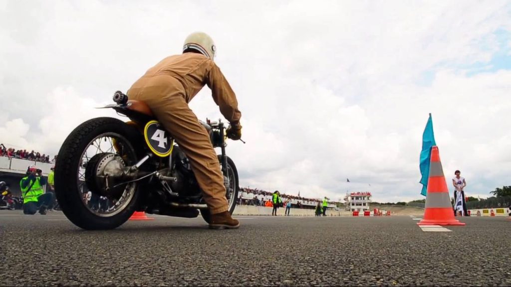 Youtube (Autodrome de linas-montlhéry 100 ans): Café Racer Festival 2016 – LINAS-MONTLHÉRY – EXTRAIT COURSE