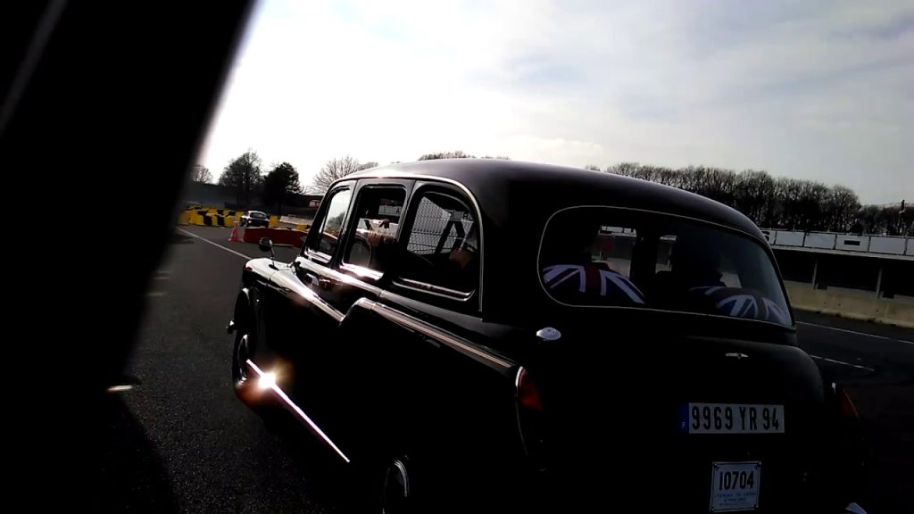 Youtube (Circuit linas): TaxiFun sûr l’anneau du circuit de Montlhéry