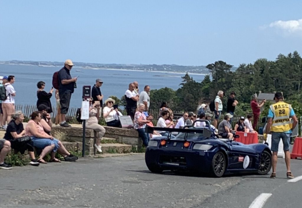 Information: 7 000 spectateurs sous le soleil pour les voitures anciennes