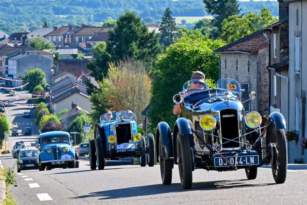 Selon la presse: Les voitures anciennes font revivre la RN 20 en Haute-Vienne