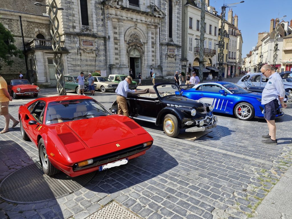 Chalon-sur-Saône : Rassemblement de voitures anciennes, les chalonnais en ont pris plein les yeux – info-chalon.com