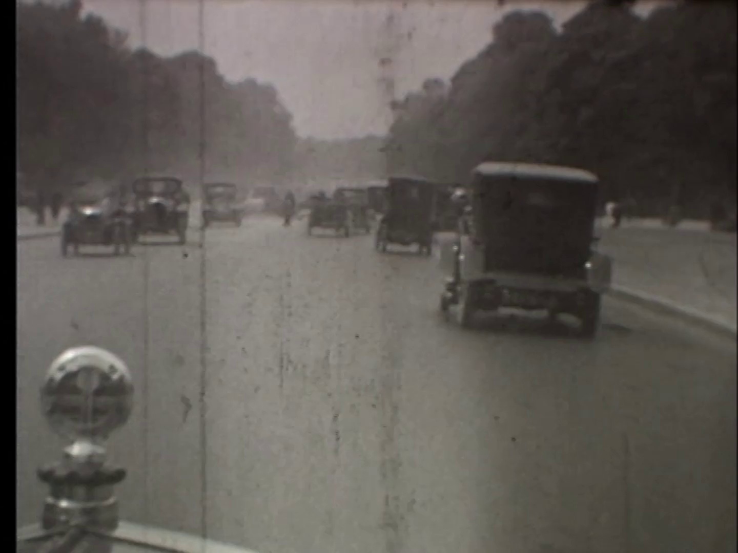 Vimeo Extrait 6 Paris MashUp : Attention aux voitures !
