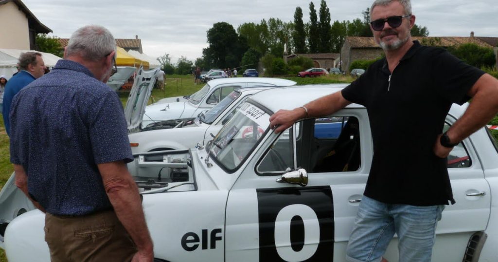 Info: Vésines. Les anciennes voitures sportives et de prestige ont envahi le cœur du village