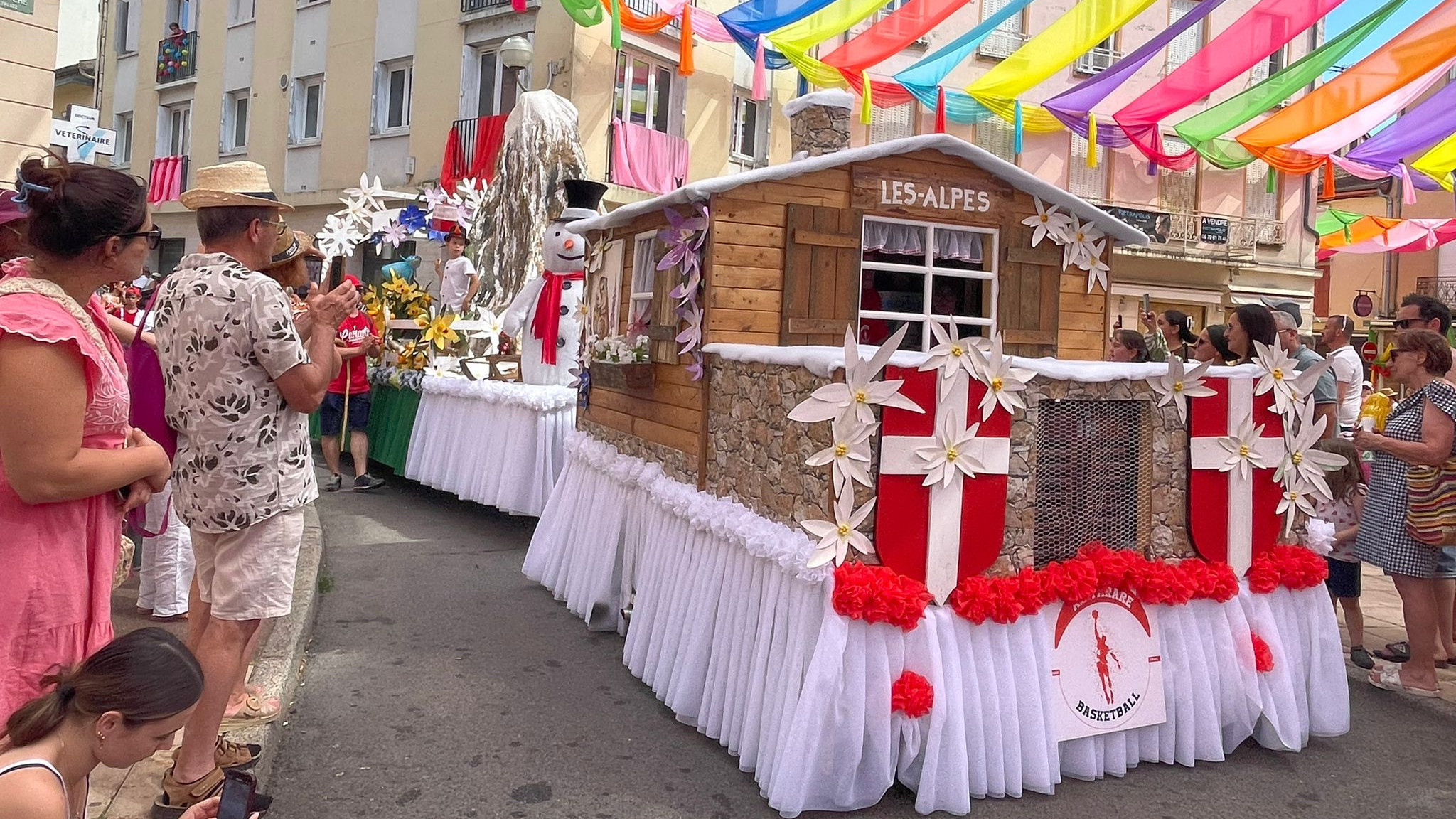 &copy; Maud Rognard - Un des chars du grand d&eacute;fil&eacute; de l'apr&egrave;s-midi du dimanche 29 juin.