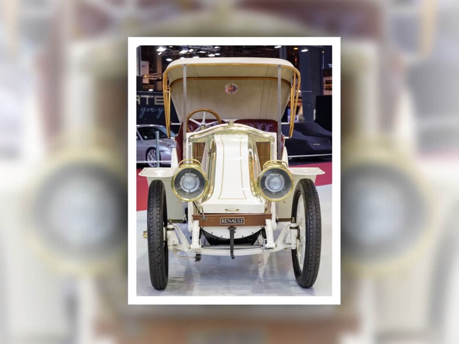 Vimeo Le stand Renault au salon R&eacute;tromobile 2017