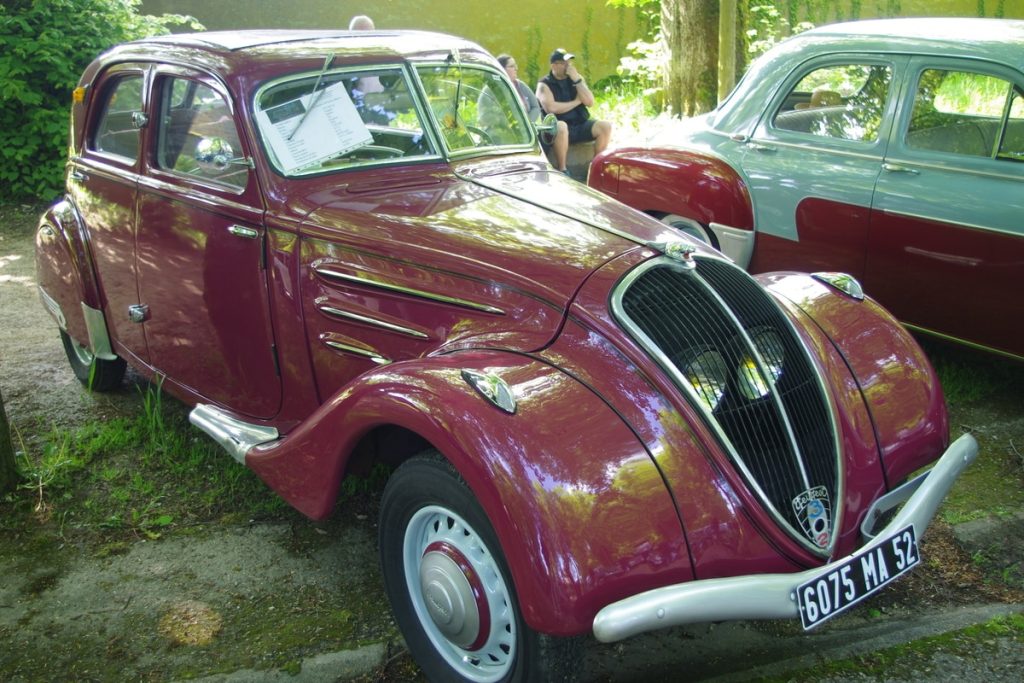Selon la presse: La valse des voitures anciennes à Langres