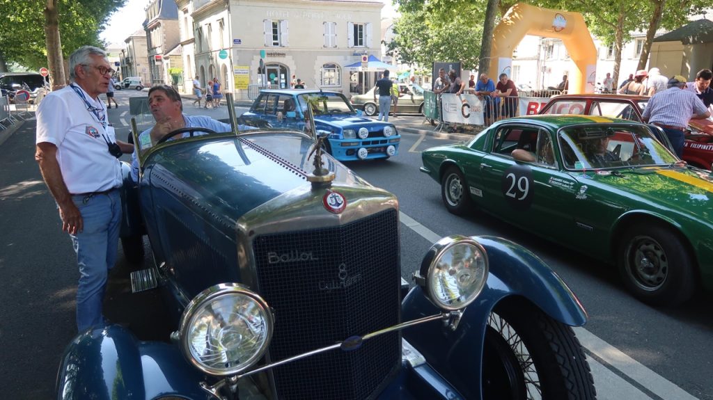 retour de Chinon Classic, rassemblement de voitures anciennes (information presse)