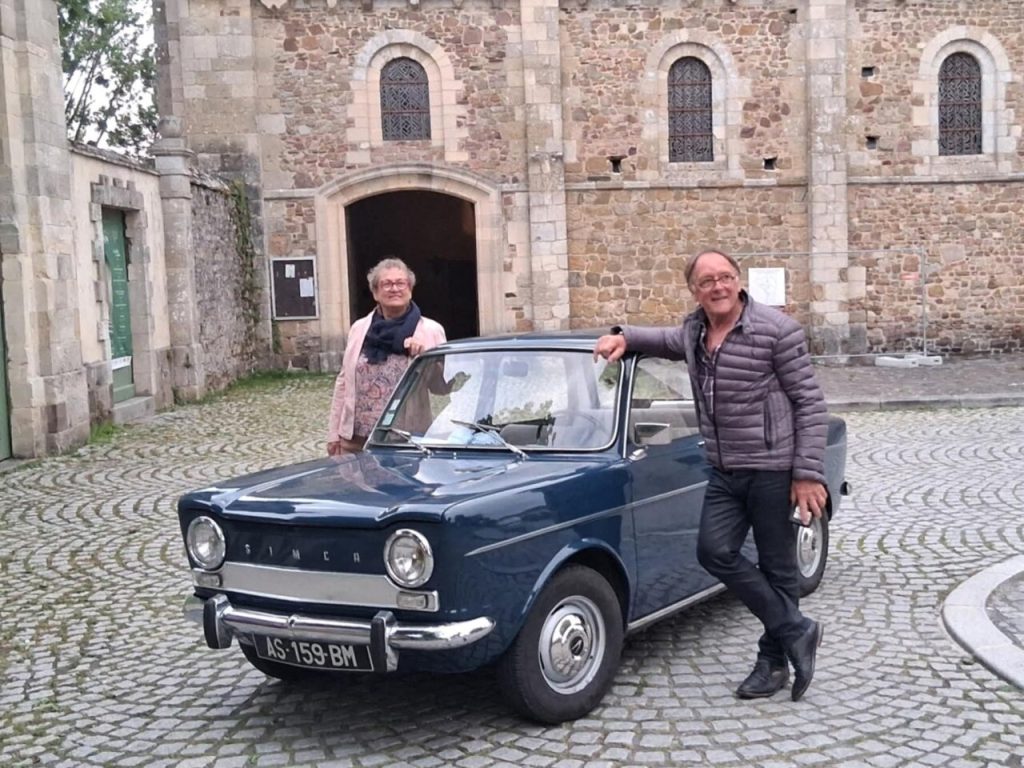 Dans la presse: Des voitures anciennes et d’exception s’exposent à l’abbatiale de Lessay