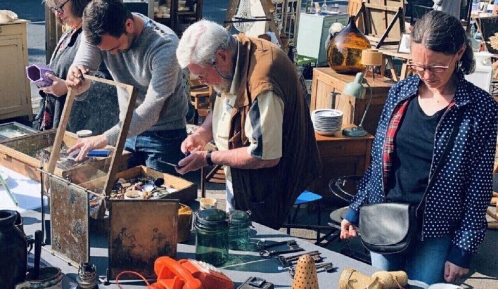 Dans les médias: grand vide-greniers et voitures anciennes, dimanche, dans cette commune touristique