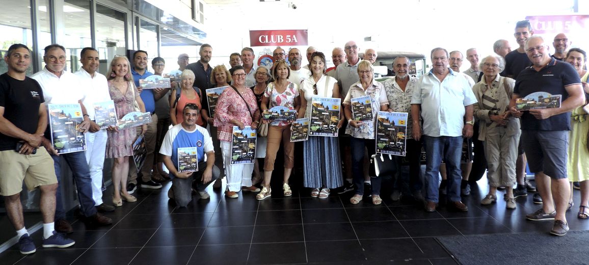 Les participants du 36e Tour de l&rsquo;Aude se sont r&eacute;unis le 8&nbsp;juillet &agrave; la concession Renault de Carcassonne pour la pr&eacute;sentation du parcours avant le d&eacute;part.
