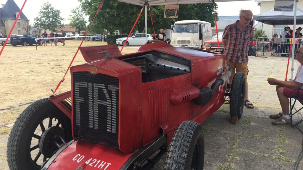 Info: Le champ de foire, place forte des voitures de collection à Scorbé-Clairvaux