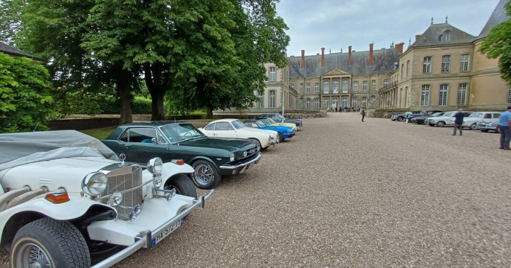 Information: Haroué. Exposition de voitures anciennes au château