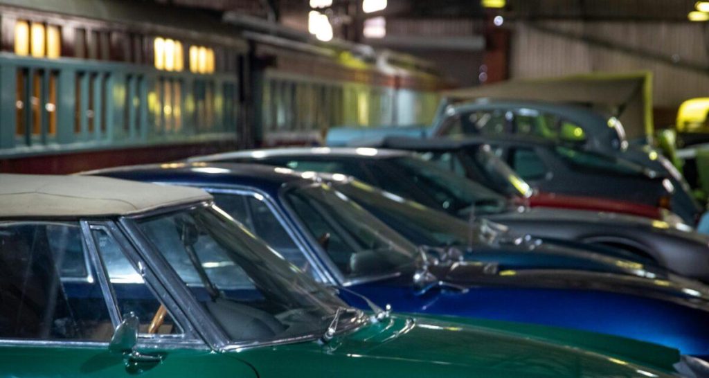 Information: il dispose pourtant d’une incroyable collection d’anciennes voitures