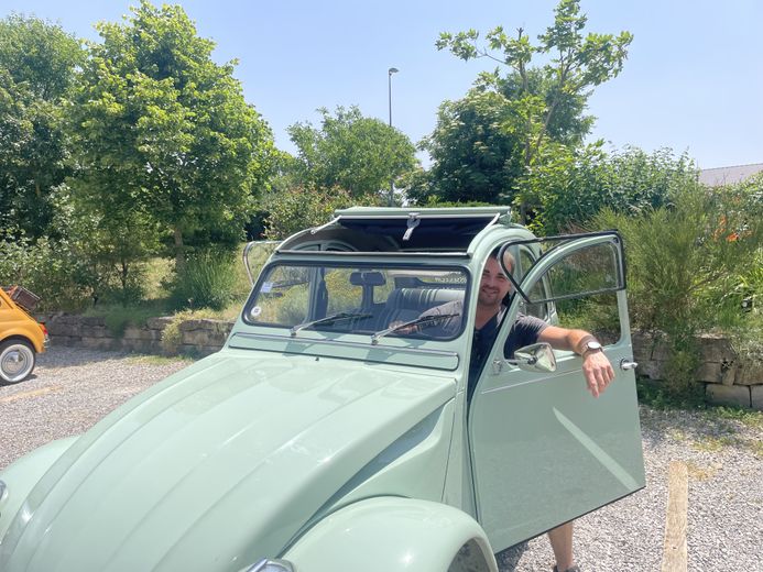 L’indémodable 2 CV est aussi au panel de Rétro’Causses.