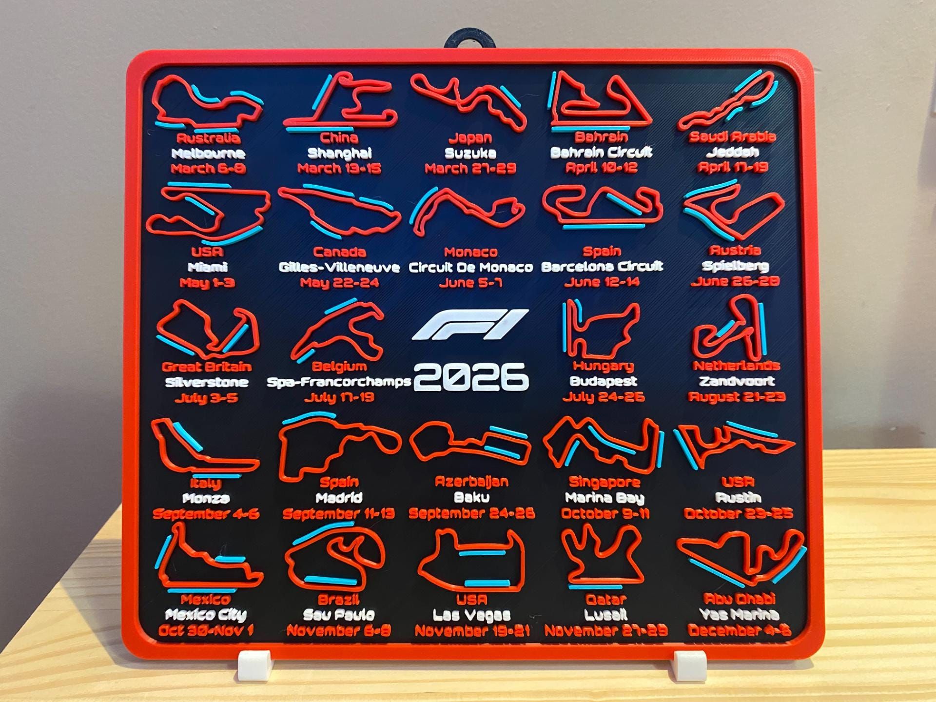 Pinterest Calendrier des courses F1 2026 - Programme de la saison de Formule 1 - Décoration de bureau de sport automobile - Cadeau pour fan de course - Calendrier des Grands Prix 2026