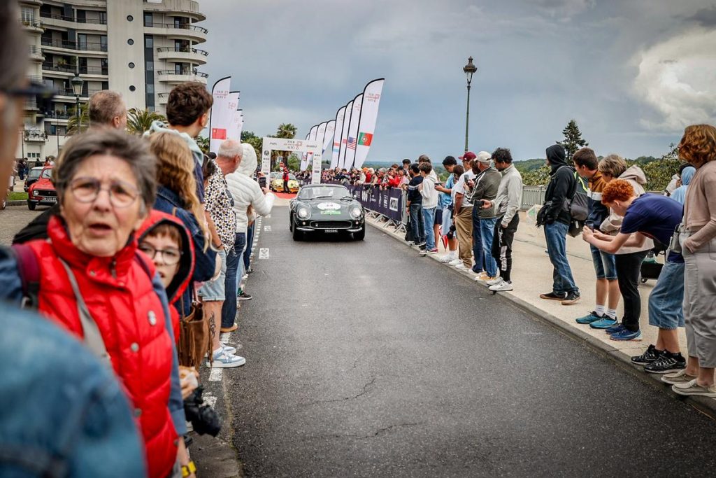 De passage à Pau, le Tour Auto entretient la flamme des passionnés d’automobile (information médias)