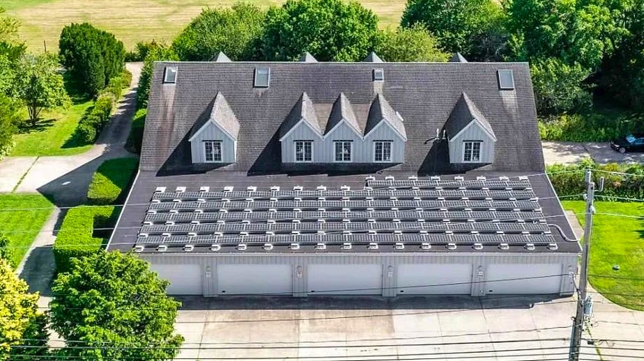 Long Island: une maison vendue avec 41 voitures de collection incluses