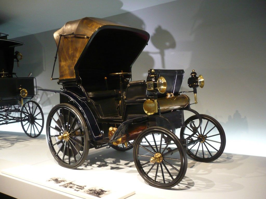 1896 Daimler Tonneau Vis-à-Vis (Pinterest)