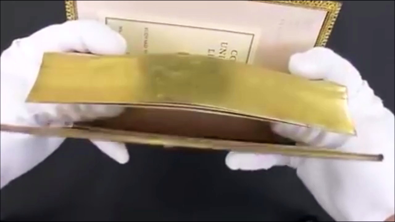 Vimeo Oeuvre d'art cachée dans la tranche d'un livre ancien... Magique