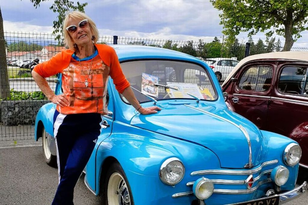 Rétromobile à Feurs : plus de 2.000 spectateurs fascinés par les voitures anciennes et les secours modernes (A lire dans les médias.)