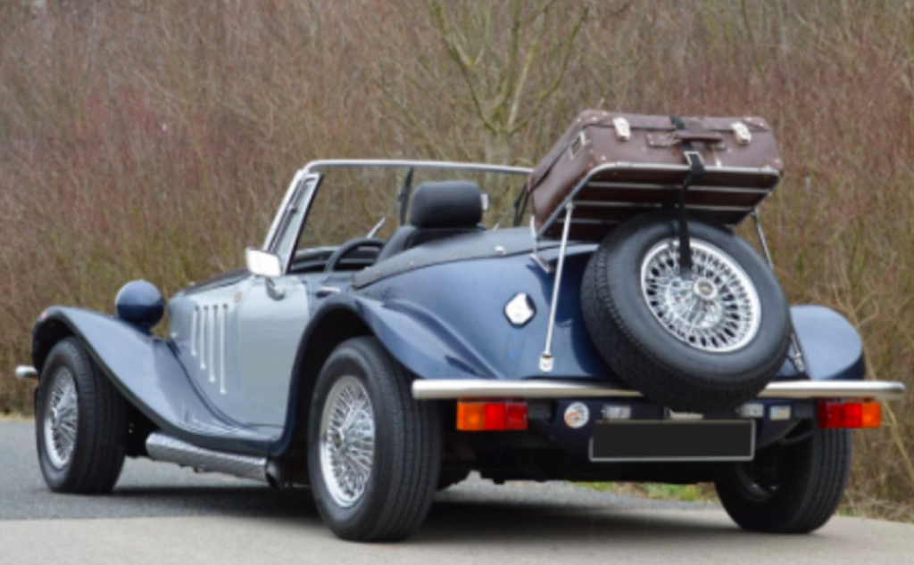 Cette voiture rétro de Belmondo, vendue moins chère qu’une Volkswagen Golf – beau livre voitures anciennes, sur Pinterest