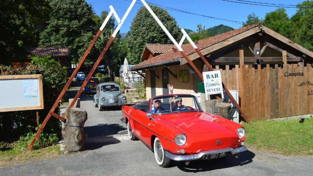 Montferrier. Les voitures anciennes au camping