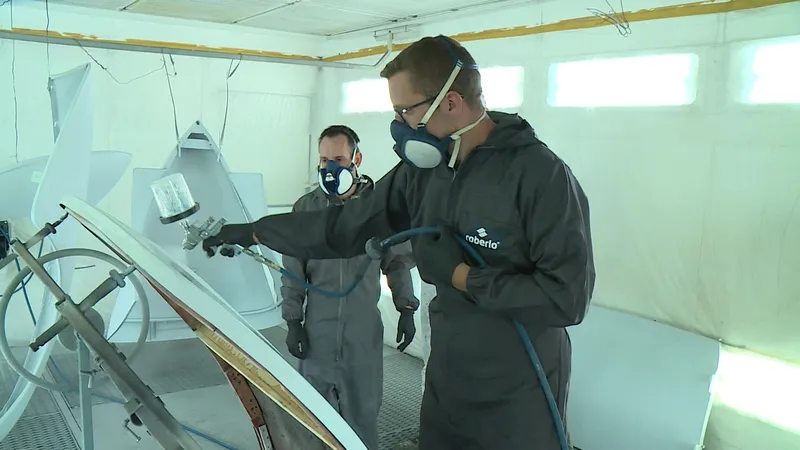A la fin de leur apprentissage, les jeunes obtiennent un   Certificats de Qualification Professionnelle (CQP), sp&eacute;cialis&eacute; dans la r&eacute;novation des voitures anciennes. 
