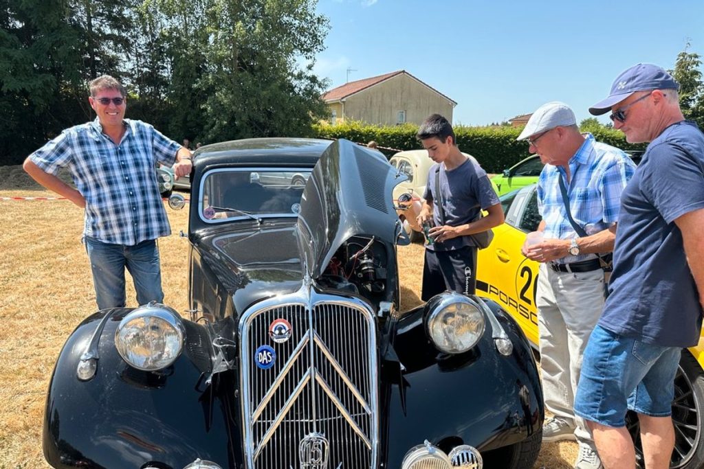 Paslières accueille un rassemblement de voitures anciennes avec la passion sous le capot
