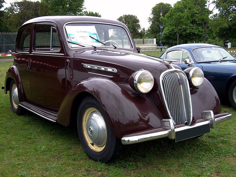 SIMCA 8 1953 – Oldiesfan67 (Pinterest)