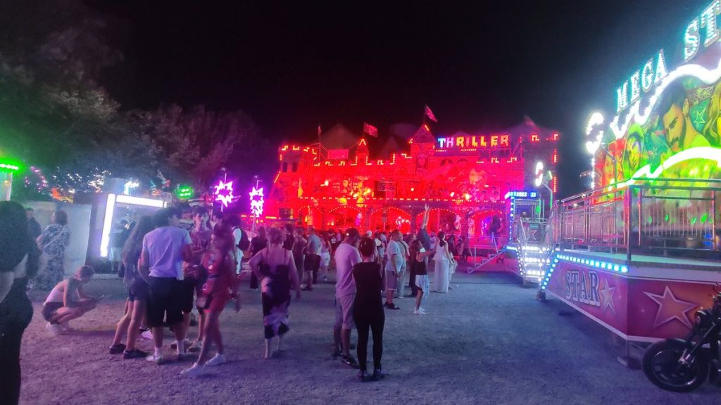 Selon la presse: Chars, manèges, voitures anciennes et feu d’artifice… La fête de la Saint-Jean lance la période estivale à Villefranche-de-Rouergue