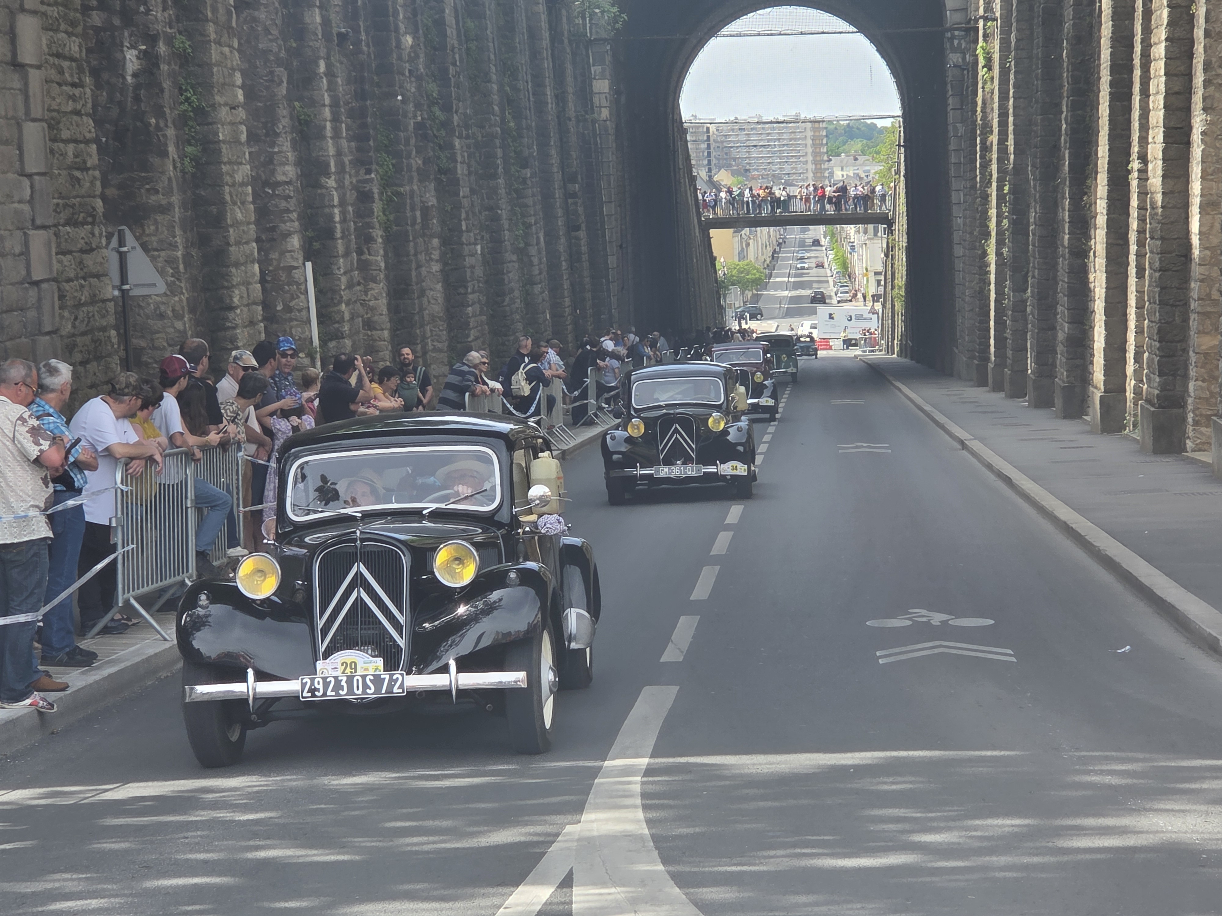 Vimeo Comment consommer peu de carburant avec une voiture ancienne ? Réponse avec ces passionnés de Sarthe