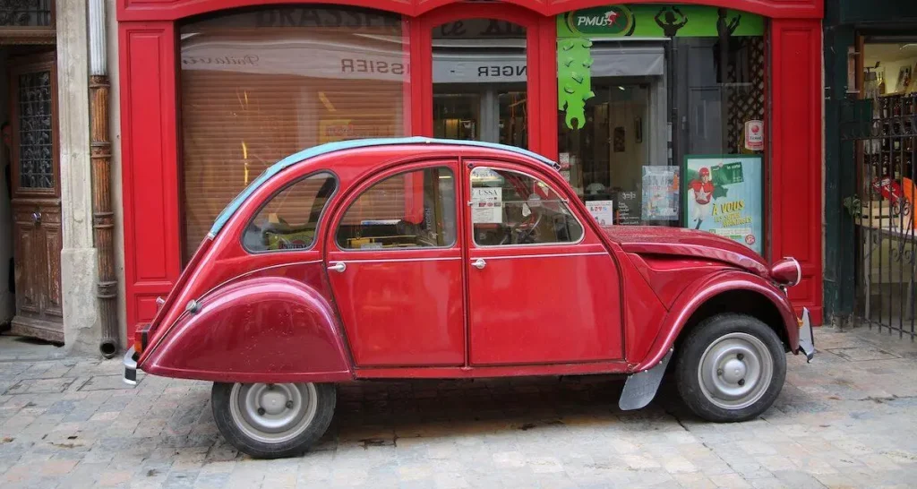 Veille dans les médias: Des voitures historiques à Paris, pour ce grand événement