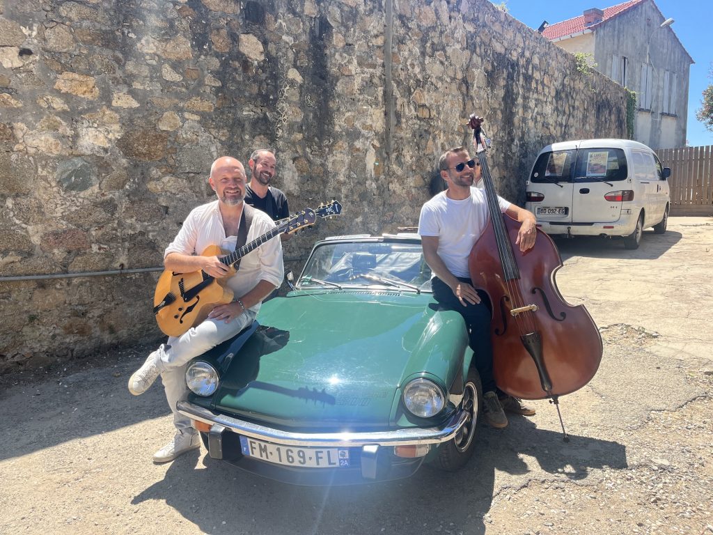 le festival Cars and Swing fait revivre les années 50 à la Citadelle entre voitures anciennes et jazz