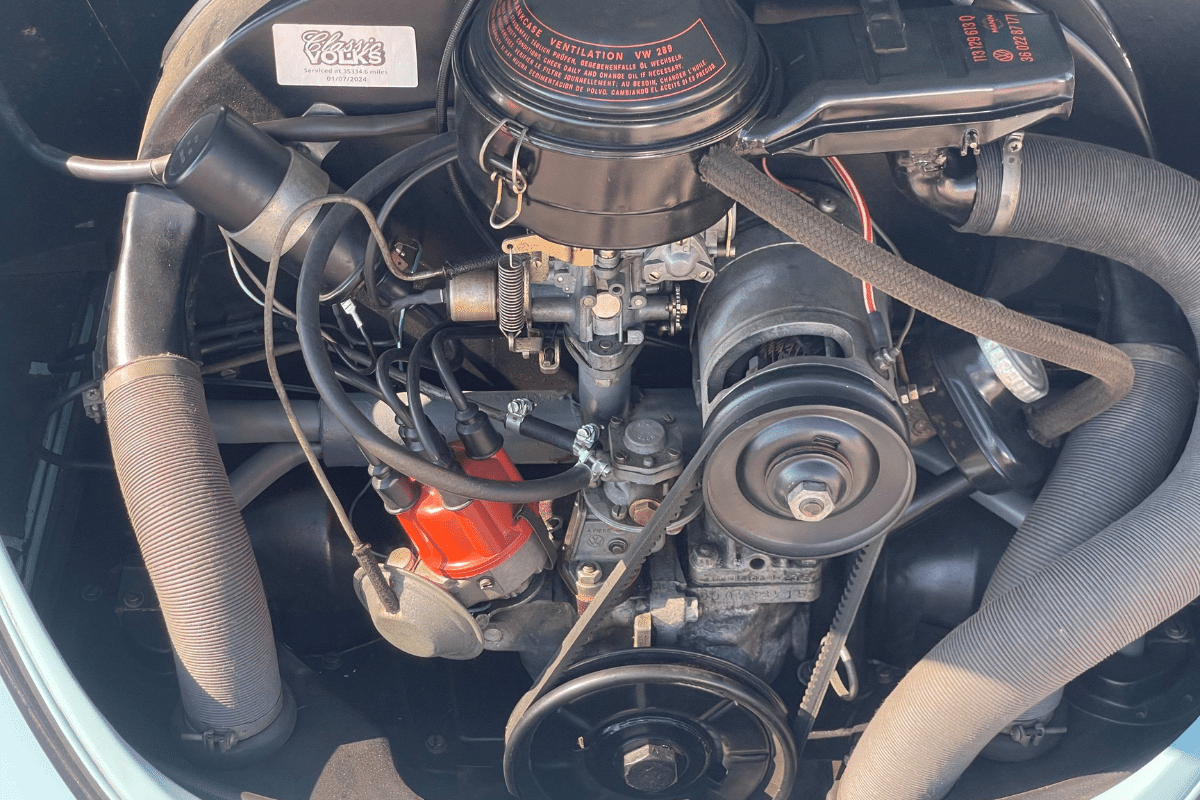 1971 Volkswagen Beetle 1200 vue du moteur