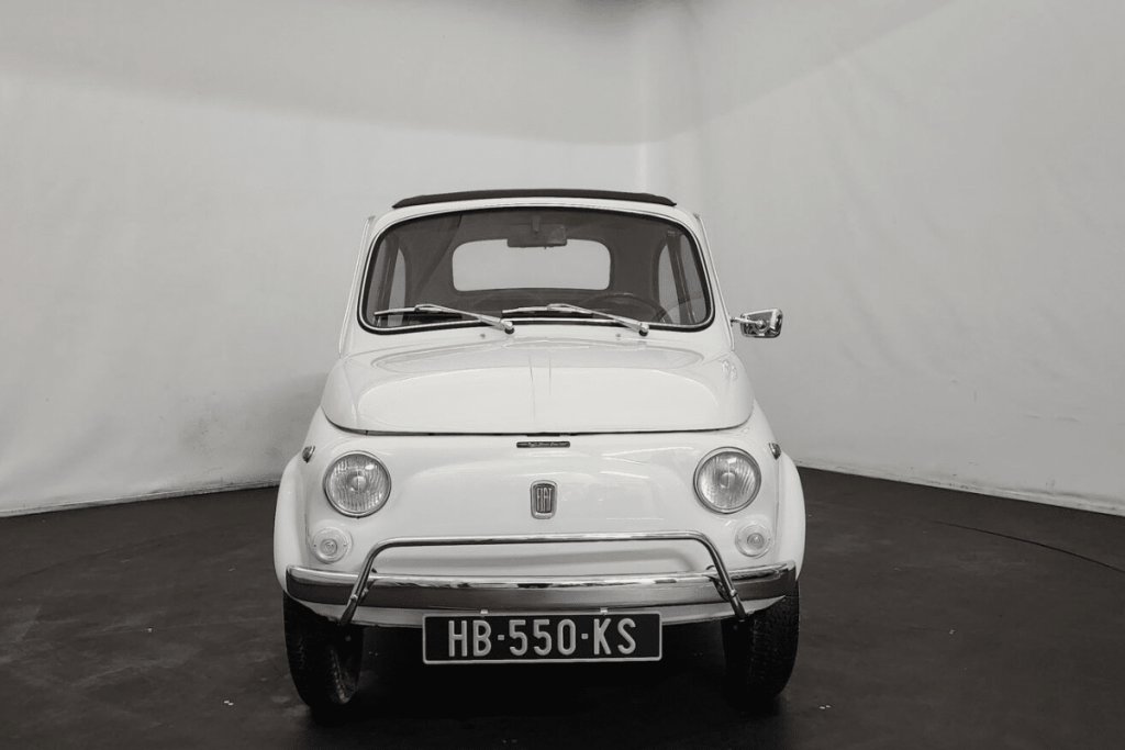 Cette petite Fiat 500 restaurée en 2024 promet une entrée très rétro dans l’univers collection (Selon la presse.)
