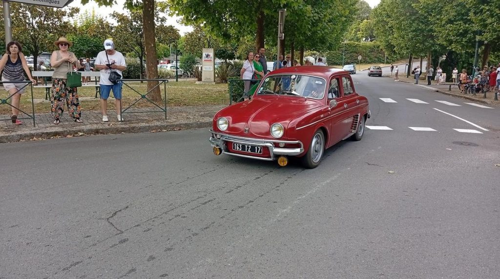 Barbezieux capitale d’un jour des voitures de collection
