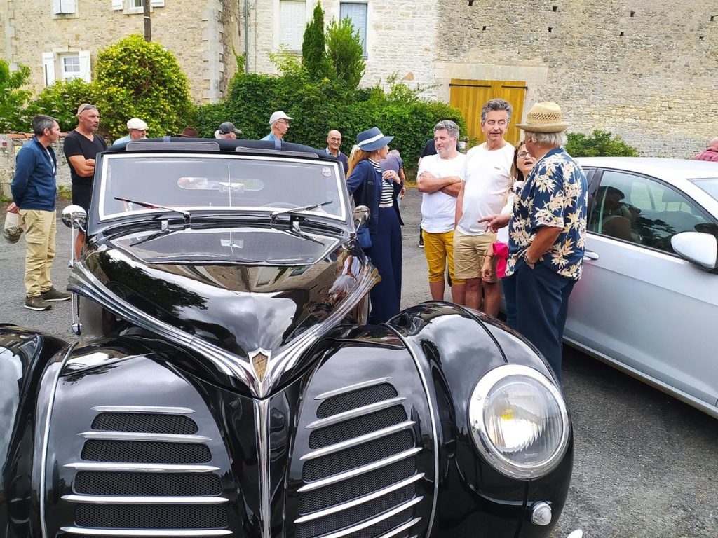 Champagne-Mouton : Rassemblement de voitures et cinéma en plein air
