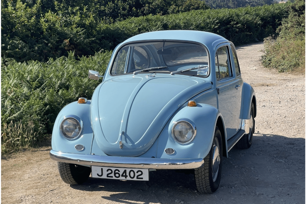 Information: Cette Volkswagen Beetle 1200 de 1971 mise sur son état d’origine plus que sur la restauration