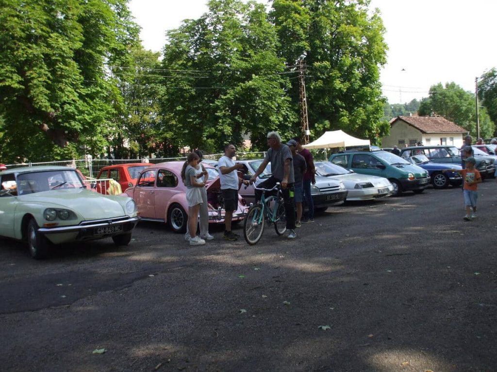 Information: Pas moins de 950 voitures anciennes ont investi l’esplanade des Marronniers